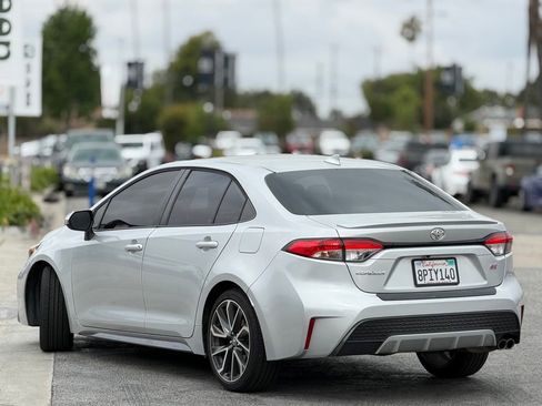 Used 2020 Toyota Corolla SE w/ SE Premium Package FWD image 2