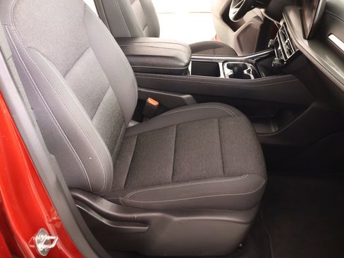 Used 2025 Chevrolet Traverse LT FWD image 14