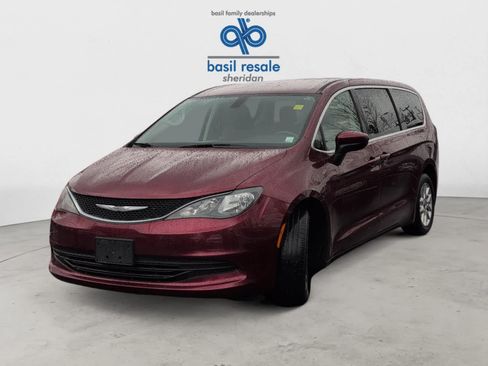 Used 2017 Chrysler Pacifica Touring FWD image 2