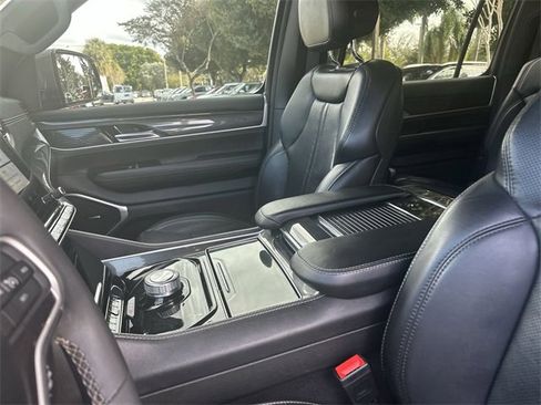 Used 2022 Jeep Wagoneer Series I image 24