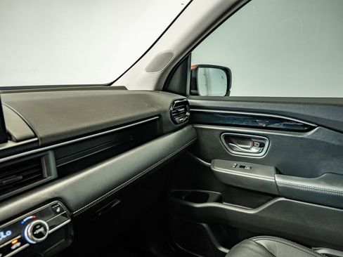 Used 2025 Honda Pilot EX-L image 25