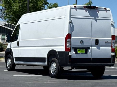 Used 2024 RAM ProMaster 2500 w/ Convenience Group FWD image 3