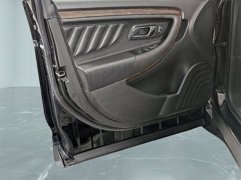 Used 2018 Ford Taurus Limited image 14