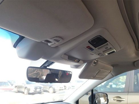 Used 2018 Subaru Outback 3.6R Touring image 14