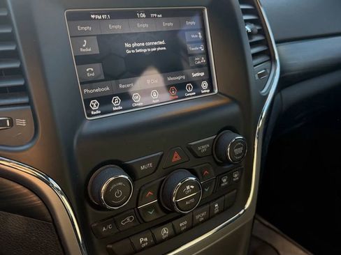 Used 2019 Jeep Grand Cherokee Laredo image 20