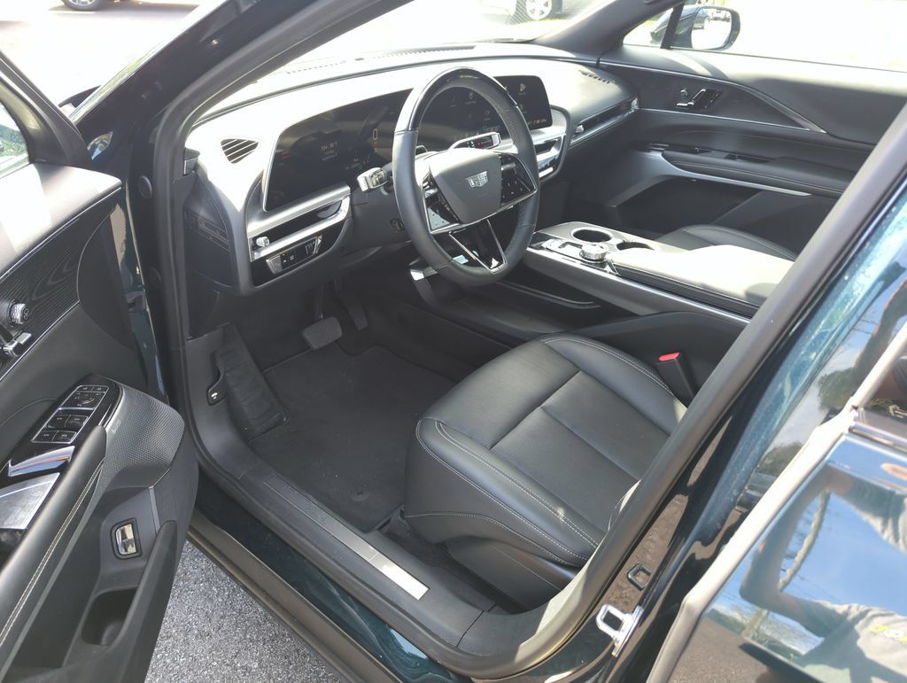 Used 2024 Cadillac Lyriq Sport RWD image 10