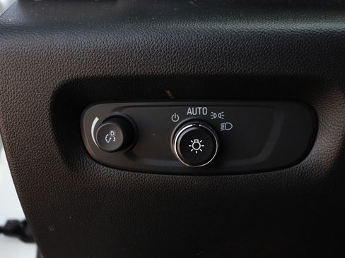 Used 2022 Chevrolet Traverse LS FWD image 14
