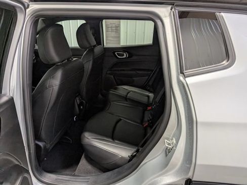 Used 2026 Jeep Compass Limited AWD/4WD image 9
