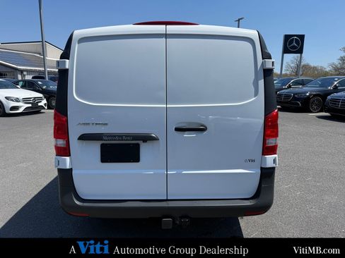 Used 2023 Mercedes-Benz Metris image 7