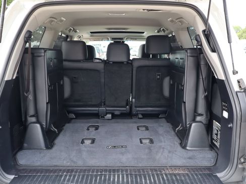 Used 2019 Lexus LX 570 4WD w/ Luxury Package image 30