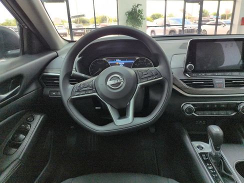Used 2025 Nissan Altima 2.5 SV FWD image 20