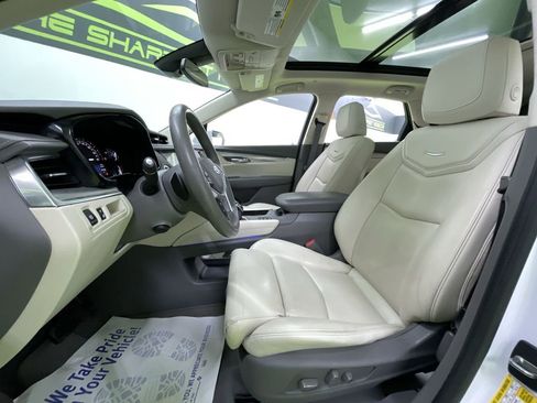 Used 2017 Cadillac XT5 Luxury w/ Driver Awareness Package image 18