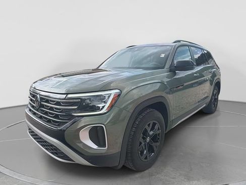 Used 2024 Volkswagen Atlas Peak Edition SEL AWD/4WD image 8
