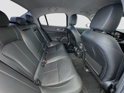 Used 2019 Alfa Romeo Giulia AWD image 18