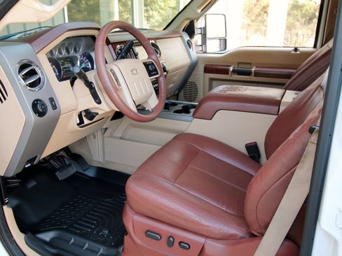 Used 2011 Ford F250 King Ranch w/ King Ranch w/Chrome Pkg image 22