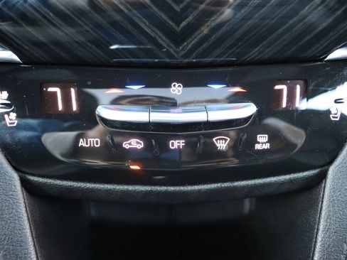 Used 2023 Cadillac XT6 Premium Luxury image 38