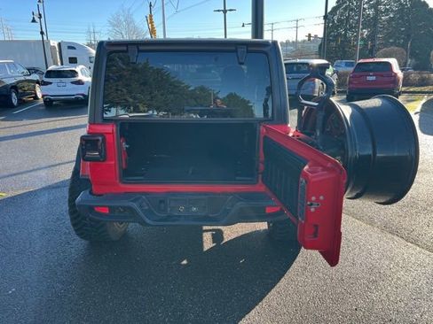 Used 2019 Jeep Wrangler Unlimited Sahara w/ Uconnect 4C Nav & Sound Group image 11