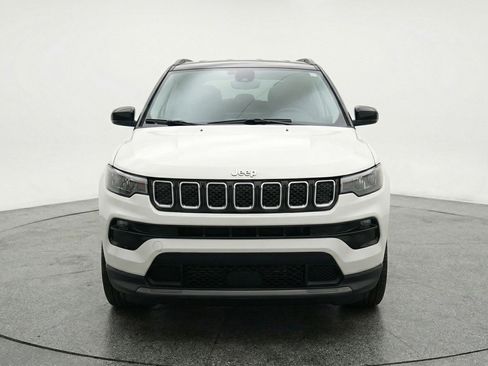Used 2025 Jeep Compass Limited AWD/4WD image 2
