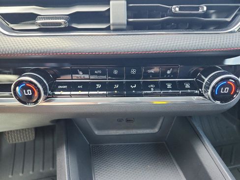 Certified 2025 Chevrolet Equinox RS w/ Safety and Technology Package AWD/4WD image 17