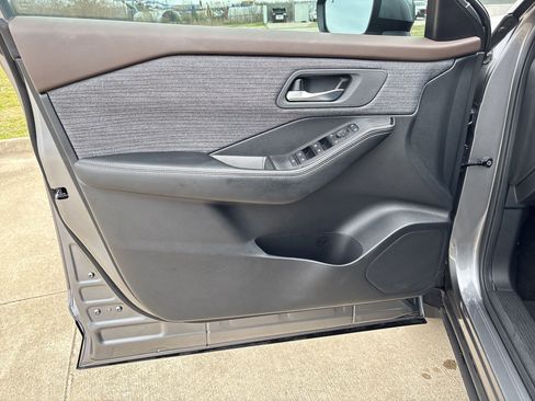 Used 2023 Nissan Rogue SV image 13