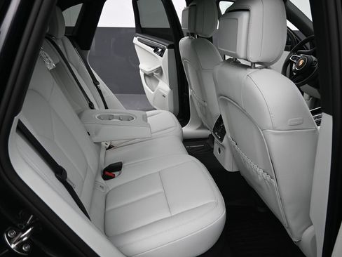 New 2025 Porsche Macan image 16