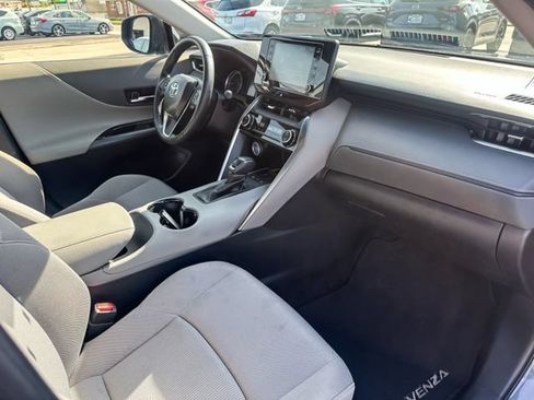 Used 2021 Toyota Venza LE AWD/4WD image 23
