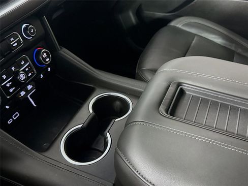 Used 2021 Chevrolet Tahoe Z71 w/ Luxury Package AWD/4WD image 7