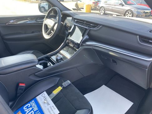 Used 2023 Jeep Grand Cherokee L Laredo image 10