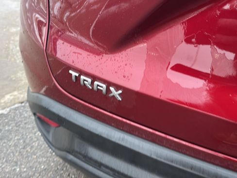 Used 2025 Chevrolet Trax LS w/ LS Convenience Package image 5