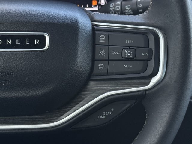 Used 2024 Jeep Wagoneer L Series II w/ Flexible Seating Group RWD image 15
