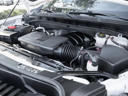 Used 2023 Chevrolet Suburban LT image 16