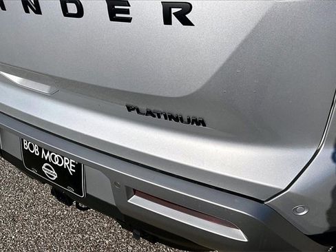 New 2025 Nissan Pathfinder Platinum w/ Black Appearance Package image 9