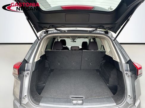 Used 2021 Nissan Rogue S image 31