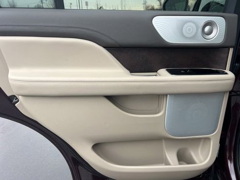 Used 2024 Lincoln Navigator Reserve image 17