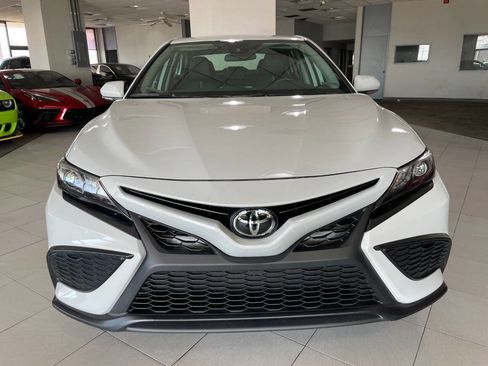 Used 2024 Toyota Camry SE image 2