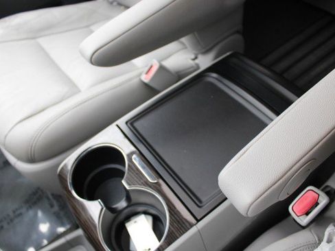 Used 2015 Toyota Sienna XLE Premium image 36