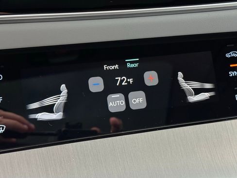 Used 2026 Genesis GV70 2.5T Advanced image 35