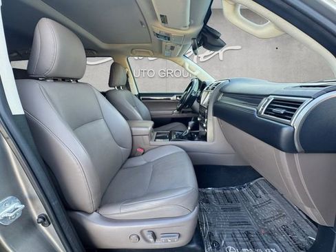 Used 2020 Lexus GX 460 Premium w/ Premium Package image 24