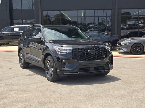 Used 2025 Ford Explorer ST RWD image 6