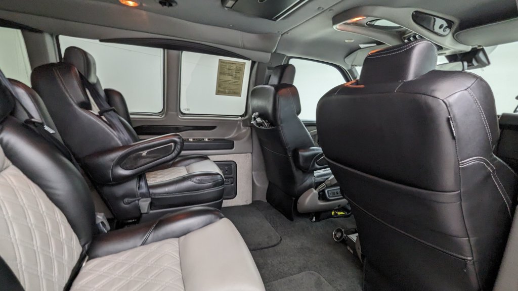 Used 2020 Chevrolet Express 2500 w/ Enhanced Convenience Package RWD image 39