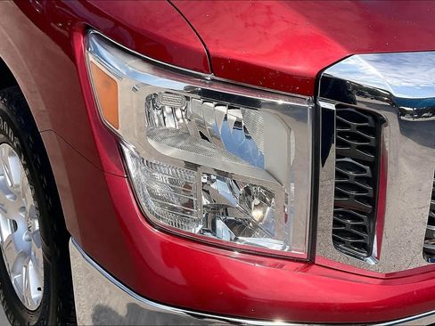 Used 2018 Nissan Titan SV w/ SV Convenience Package RWD image 26