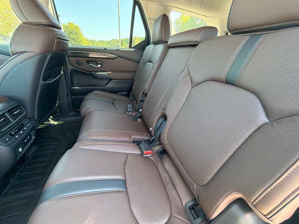Used 2025 Honda Pilot Elite image 6