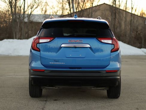 Used 2024 GMC Terrain SLE w/ Driver Convenience Package image 5