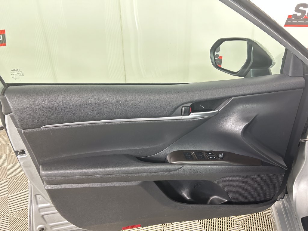 Used 2024 Toyota Camry SE FWD image 11