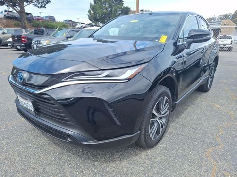 Used 2024 Toyota Venza LE AWD/4WD image 3