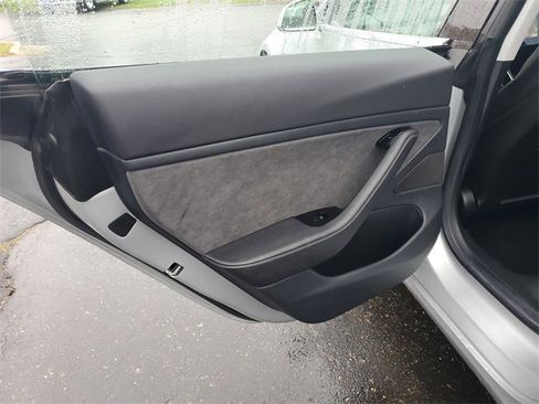 Used 2018 Tesla Model 3 image 19