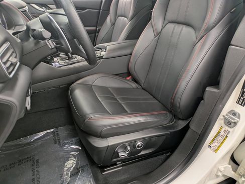 Used 2024 Maserati Levante GT Ultima image 10