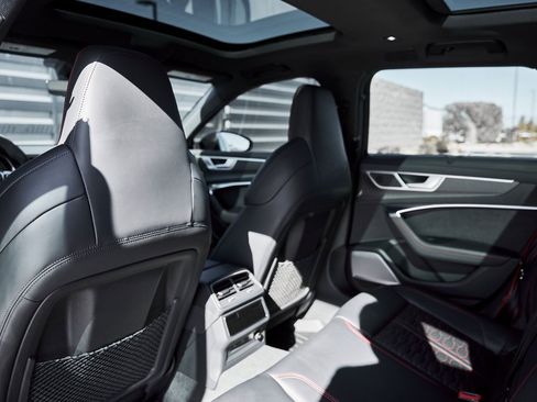 Used 2022 Audi RS 6 image 45