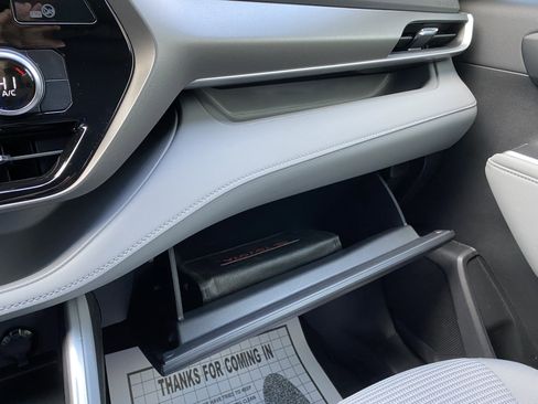 Used 2024 Toyota Highlander LE image 31