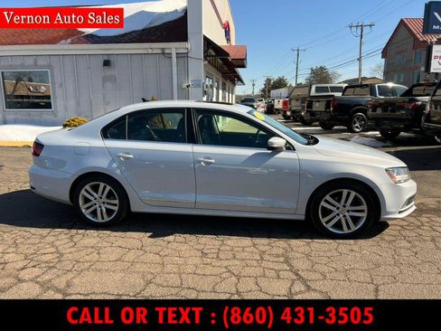 Used 2017 Volkswagen Jetta SEL image 4
